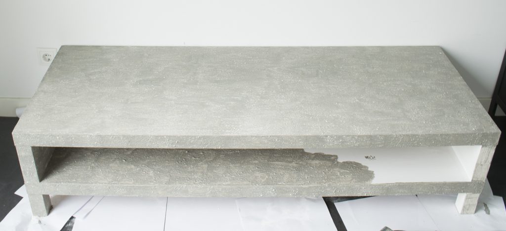 DIY-Betonlook-tv-meubel-betonlook-verf-betonlook-meubels-betonlook-verf-aanbrengen-stap-8