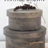 Bruine-krijtverf-vintage-brown-stoer-interieur-stoer-bruin-bruine-muren-mat-bruine-meubels
