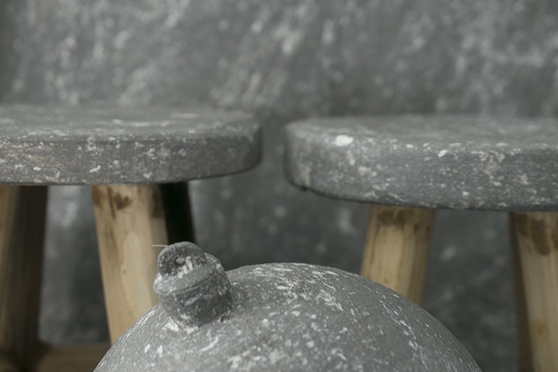 Betonlook-verf-inspiratie-betonlook-meubels-betonlook-dienblad-betonlook-krukje-betonlook-kerstbal-kleur-soft-grey